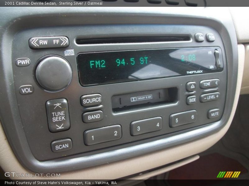 Sterling Silver / Oatmeal 2001 Cadillac DeVille Sedan