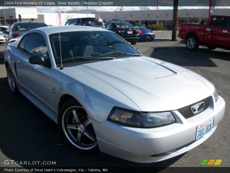 Silver Metallic / Medium Graphite 2004 Ford Mustang V6 Coupe