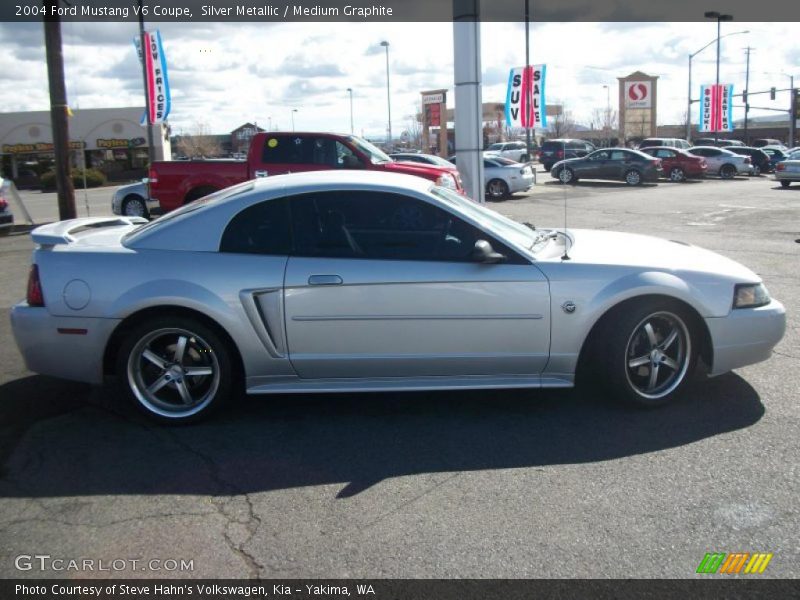 Silver Metallic / Medium Graphite 2004 Ford Mustang V6 Coupe