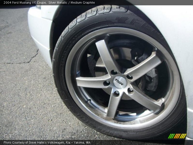 Custom Wheels of 2004 Mustang V6 Coupe