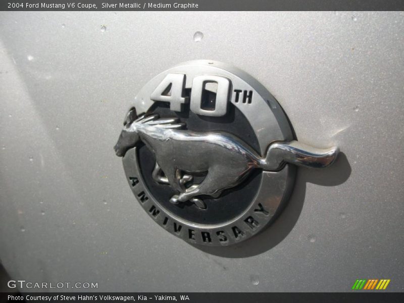  2004 Mustang V6 Coupe Logo