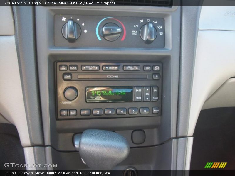 Silver Metallic / Medium Graphite 2004 Ford Mustang V6 Coupe