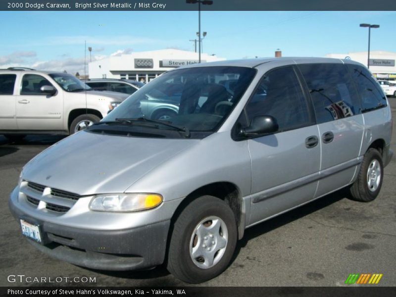 Front 3/4 View of 2000 Caravan 