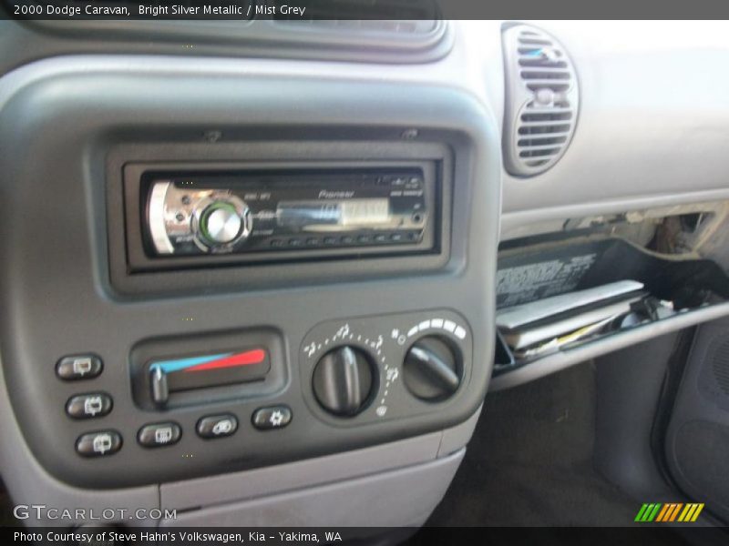 Bright Silver Metallic / Mist Grey 2000 Dodge Caravan