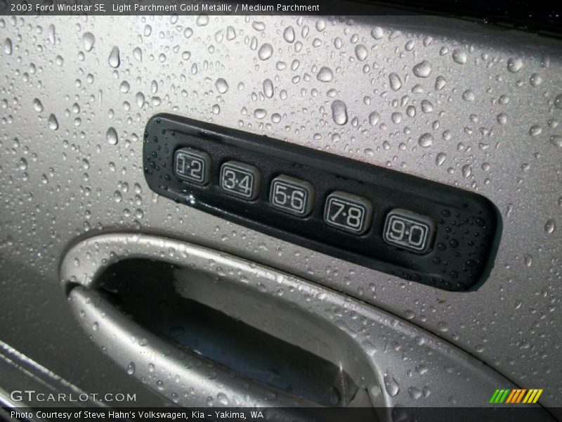 Light Parchment Gold Metallic / Medium Parchment 2003 Ford Windstar SE