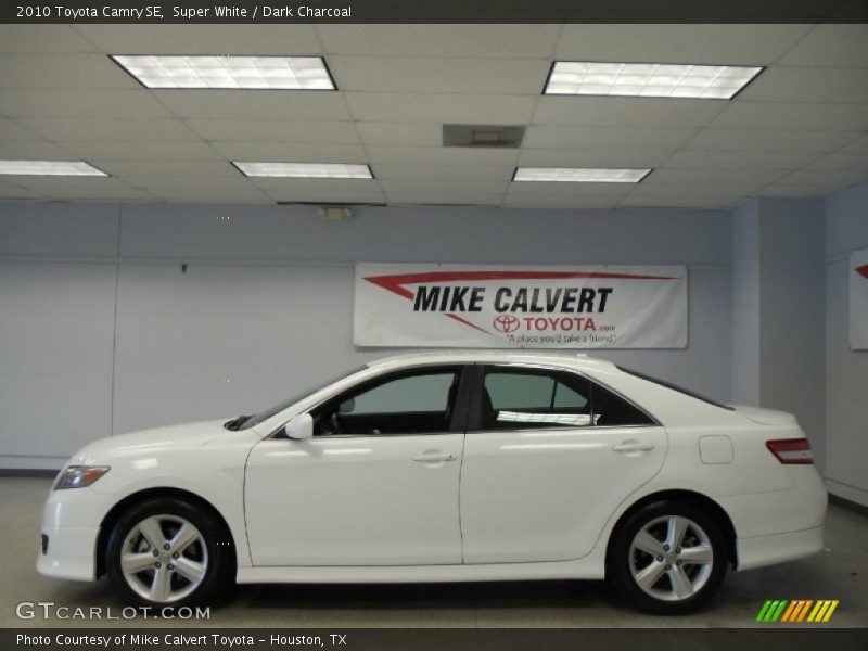Super White / Dark Charcoal 2010 Toyota Camry SE