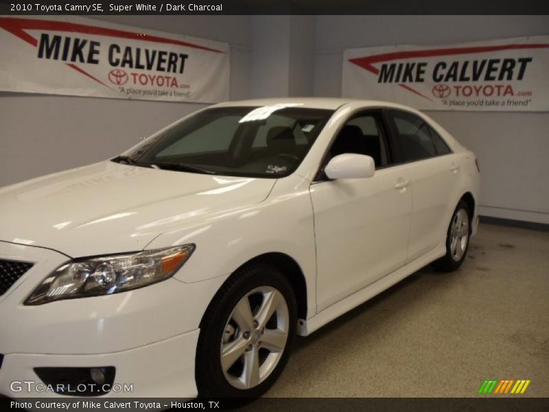 Super White / Dark Charcoal 2010 Toyota Camry SE