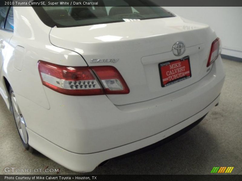 Super White / Dark Charcoal 2010 Toyota Camry SE