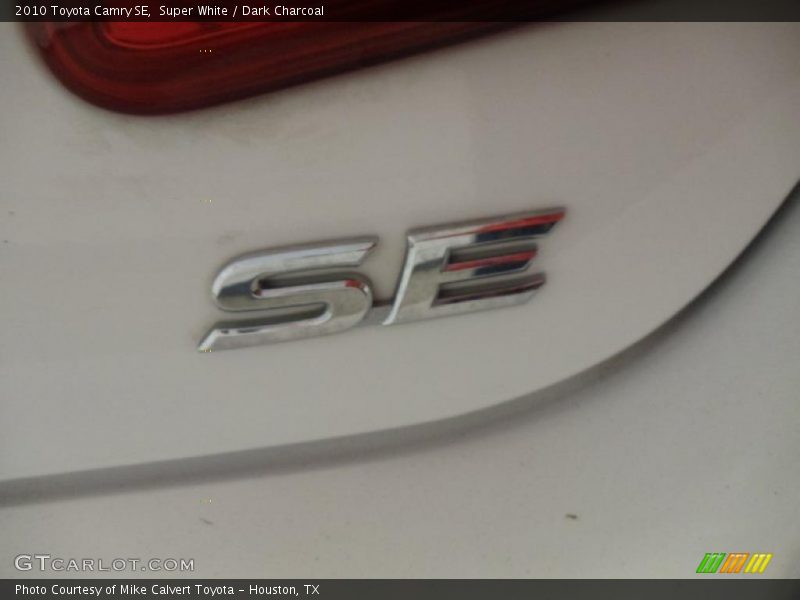 Super White / Dark Charcoal 2010 Toyota Camry SE