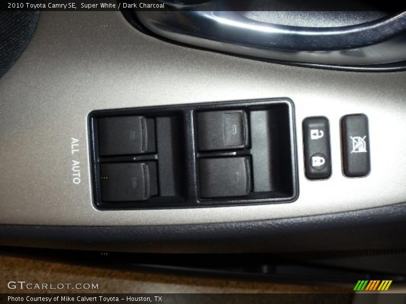 Super White / Dark Charcoal 2010 Toyota Camry SE
