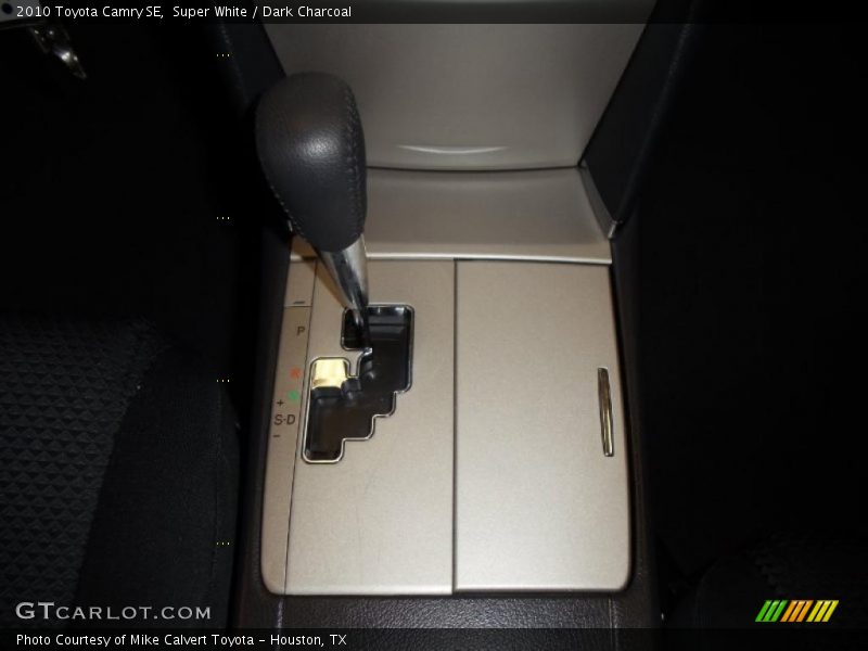 Super White / Dark Charcoal 2010 Toyota Camry SE