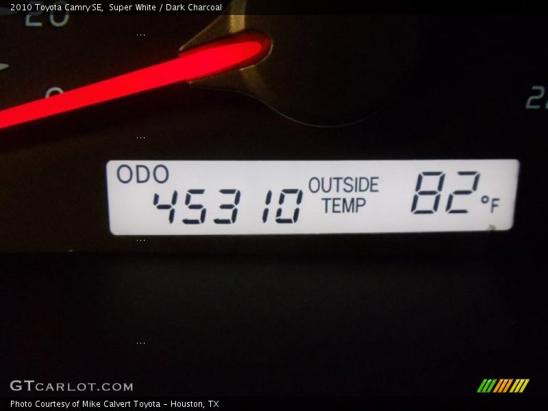 Super White / Dark Charcoal 2010 Toyota Camry SE