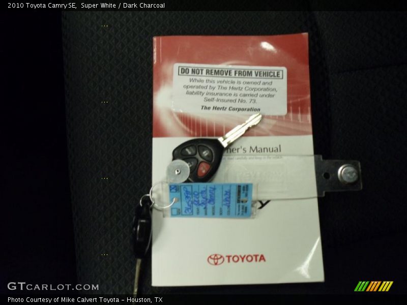 Super White / Dark Charcoal 2010 Toyota Camry SE