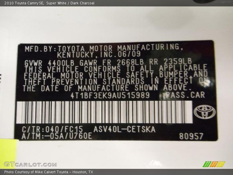 Super White / Dark Charcoal 2010 Toyota Camry SE