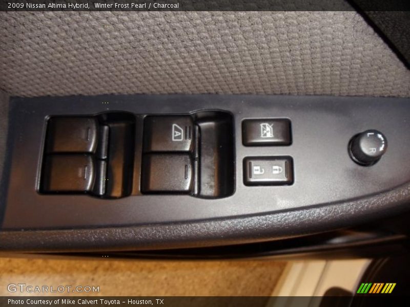 Controls of 2009 Altima Hybrid
