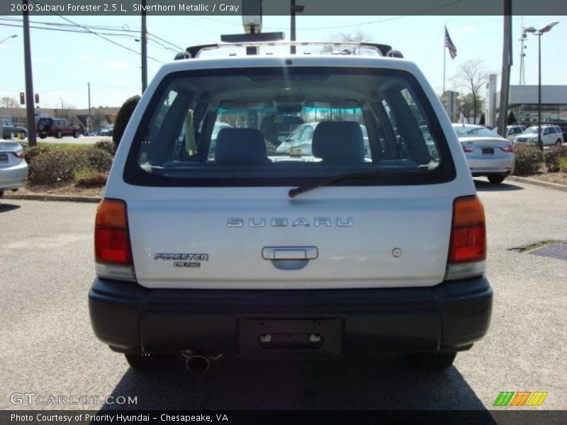Silverthorn Metallic / Gray 2000 Subaru Forester 2.5 L