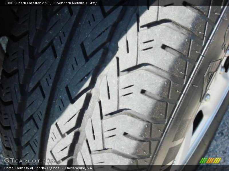 Silverthorn Metallic / Gray 2000 Subaru Forester 2.5 L