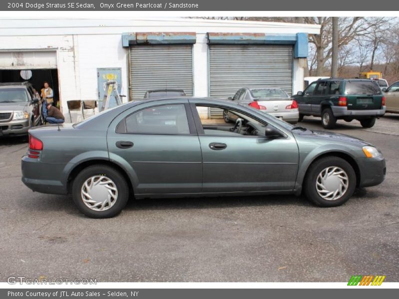 Onyx Green Pearlcoat / Sandstone 2004 Dodge Stratus SE Sedan