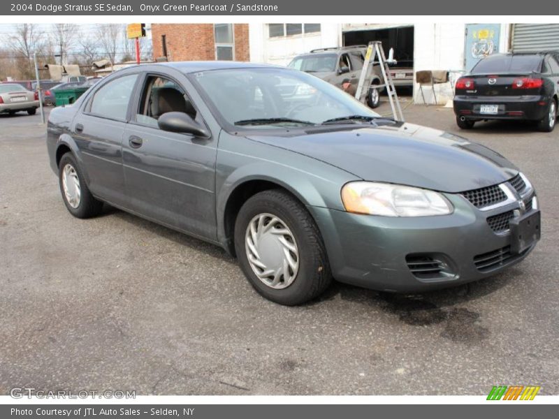 Onyx Green Pearlcoat / Sandstone 2004 Dodge Stratus SE Sedan