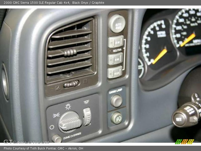 Controls of 2000 Sierra 1500 SLE Regular Cab 4x4