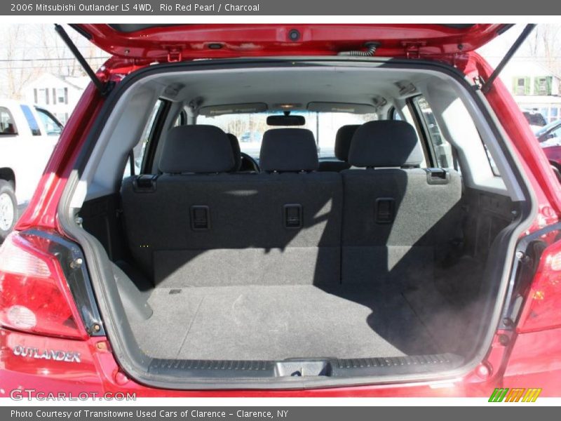  2006 Outlander LS 4WD Trunk