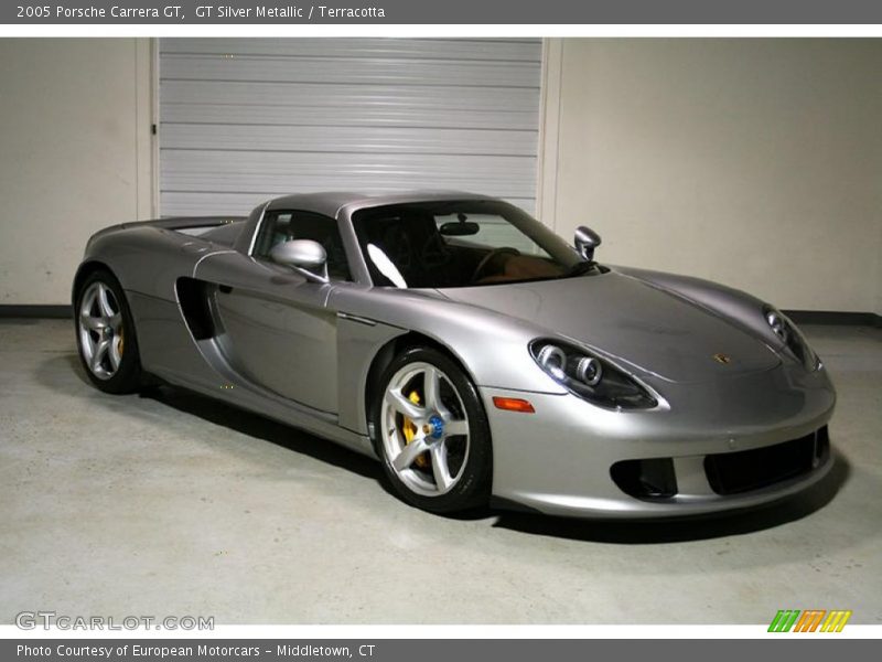 Front 3/4 View of 2005 Carrera GT 