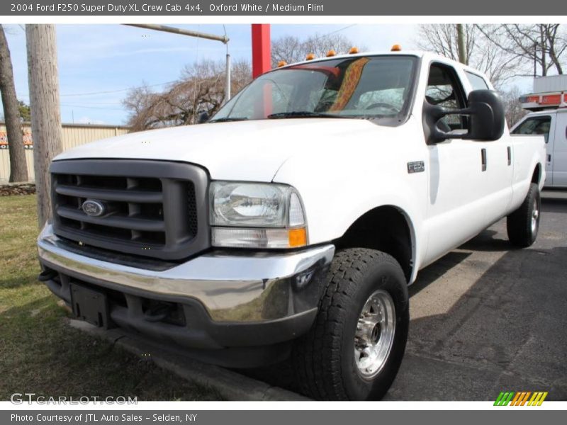 Oxford White / Medium Flint 2004 Ford F250 Super Duty XL Crew Cab 4x4