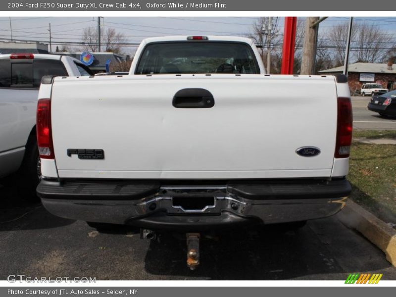 Oxford White / Medium Flint 2004 Ford F250 Super Duty XL Crew Cab 4x4