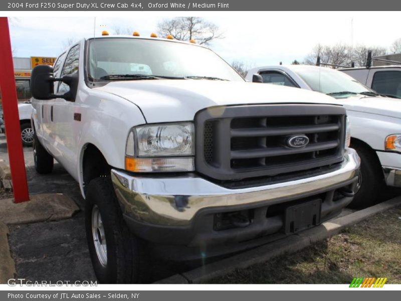 Oxford White / Medium Flint 2004 Ford F250 Super Duty XL Crew Cab 4x4
