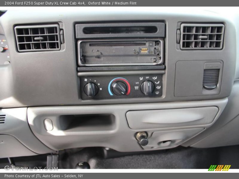 Oxford White / Medium Flint 2004 Ford F250 Super Duty XL Crew Cab 4x4