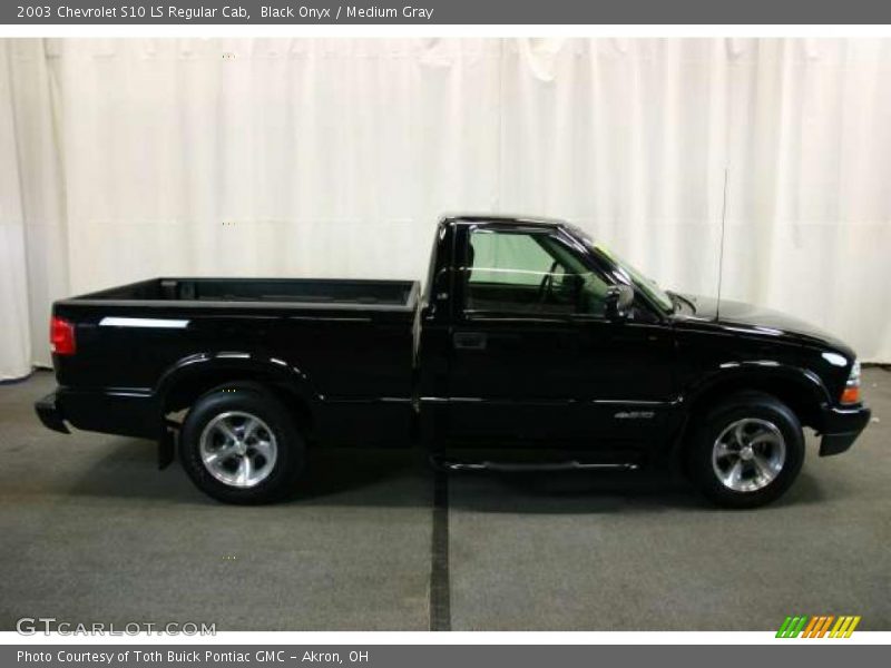 Black Onyx / Medium Gray 2003 Chevrolet S10 LS Regular Cab