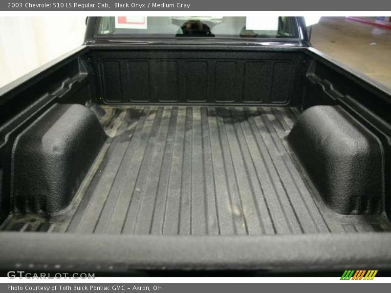 Black Onyx / Medium Gray 2003 Chevrolet S10 LS Regular Cab