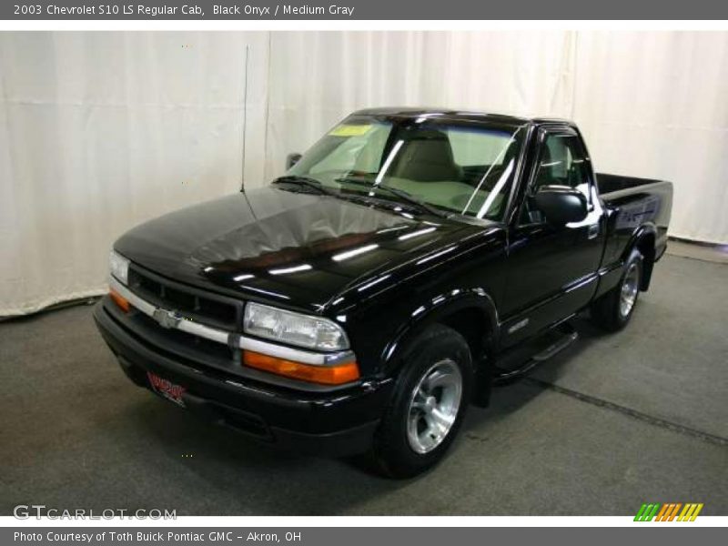 Black Onyx / Medium Gray 2003 Chevrolet S10 LS Regular Cab