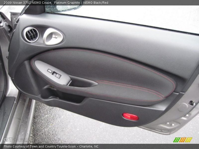 Door Panel of 2009 370Z NISMO Coupe