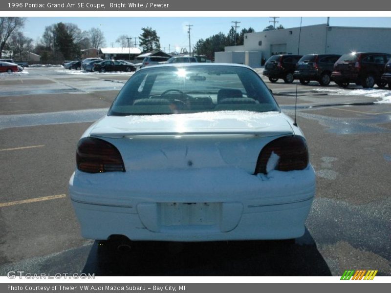 Bright White / Pewter 1996 Pontiac Grand Am SE Coupe