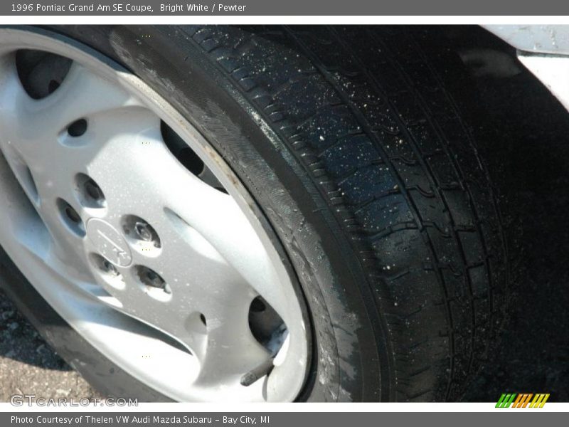 Bright White / Pewter 1996 Pontiac Grand Am SE Coupe
