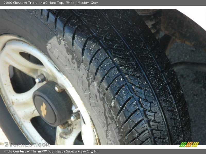 White / Medium Gray 2000 Chevrolet Tracker 4WD Hard Top
