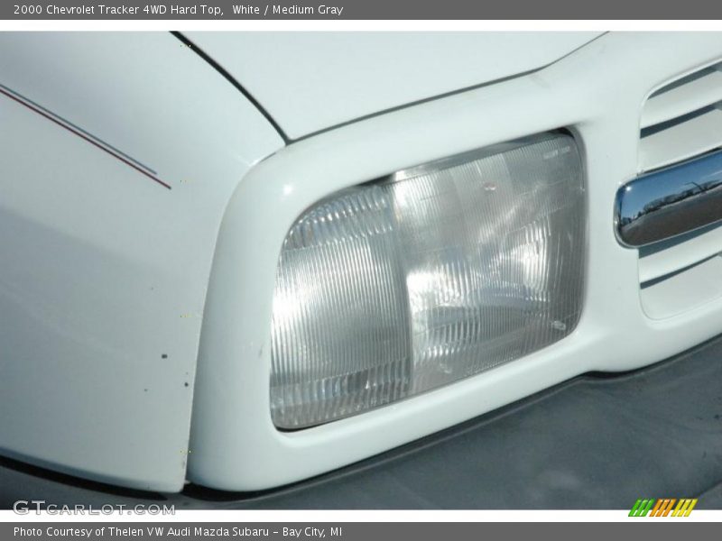 White / Medium Gray 2000 Chevrolet Tracker 4WD Hard Top