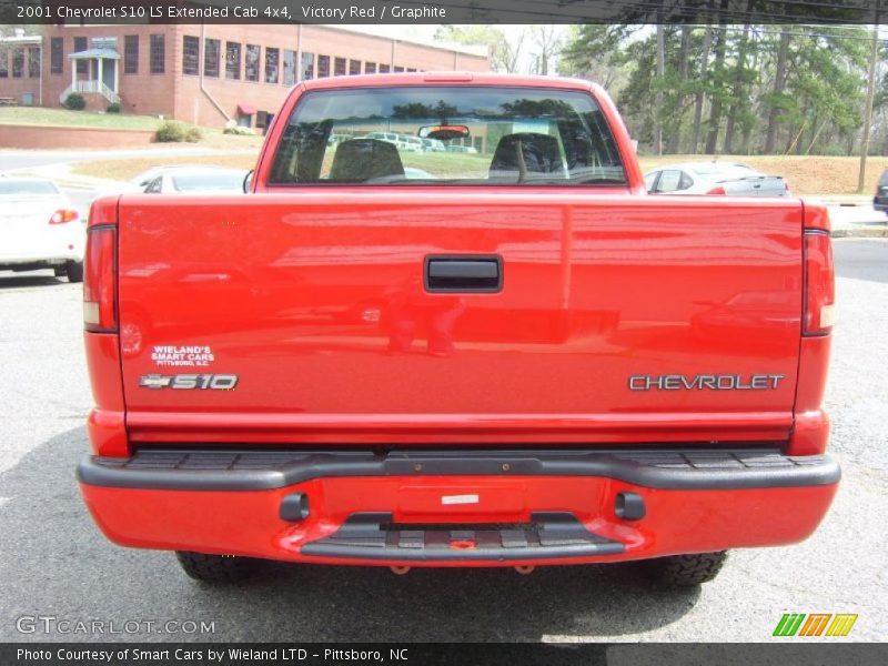 Victory Red / Graphite 2001 Chevrolet S10 LS Extended Cab 4x4