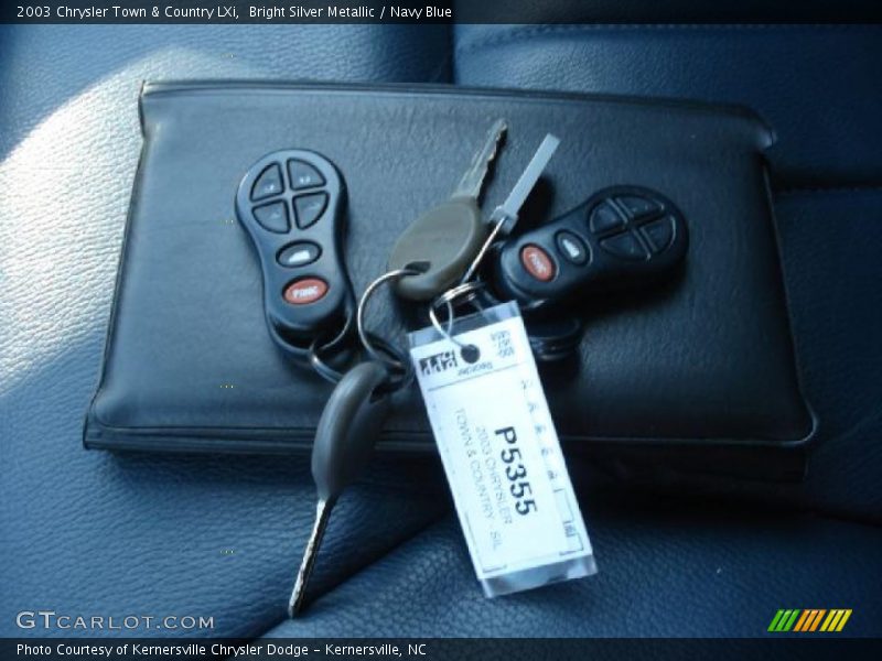 Bright Silver Metallic / Navy Blue 2003 Chrysler Town & Country LXi