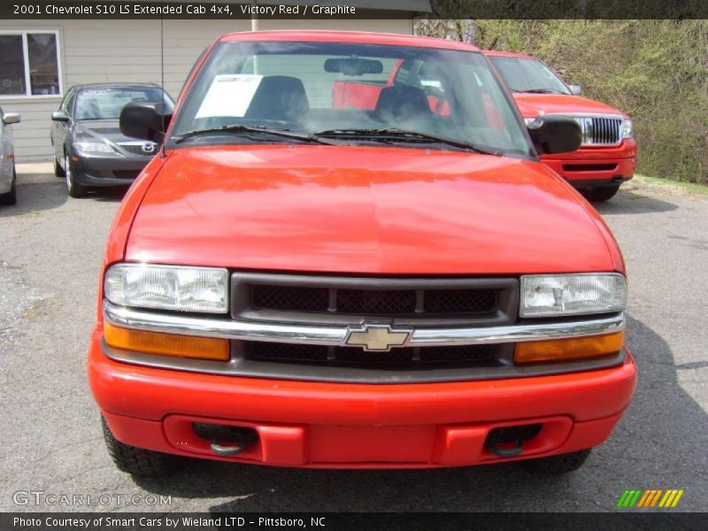 Victory Red / Graphite 2001 Chevrolet S10 LS Extended Cab 4x4