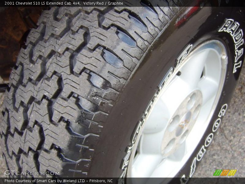 Victory Red / Graphite 2001 Chevrolet S10 LS Extended Cab 4x4