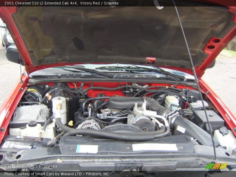 Victory Red / Graphite 2001 Chevrolet S10 LS Extended Cab 4x4