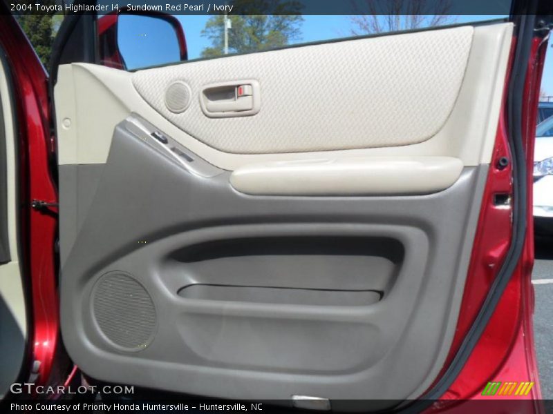 Sundown Red Pearl / Ivory 2004 Toyota Highlander I4