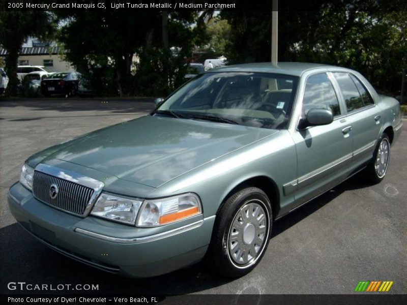 Front 3/4 View of 2005 Grand Marquis GS