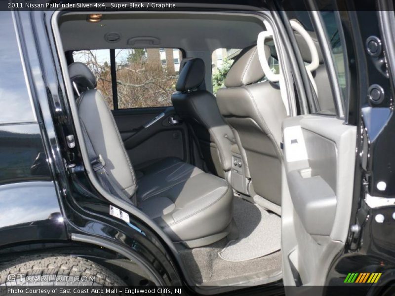  2011 Pathfinder Silver 4x4 Graphite Interior