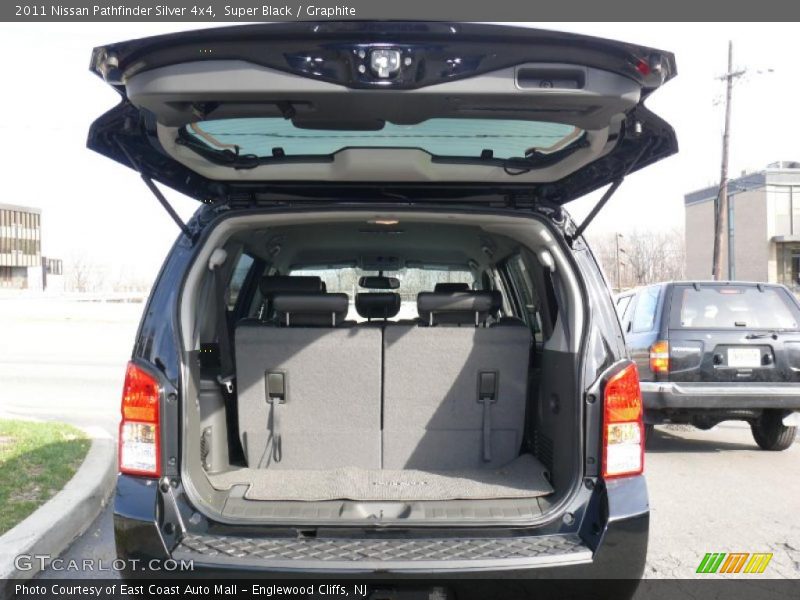  2011 Pathfinder Silver 4x4 Trunk