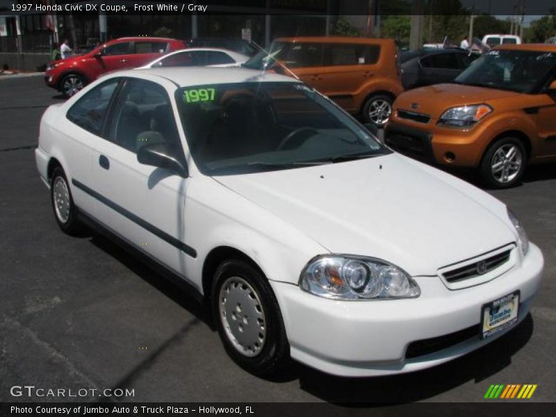 Front 3/4 View of 1997 Civic DX Coupe