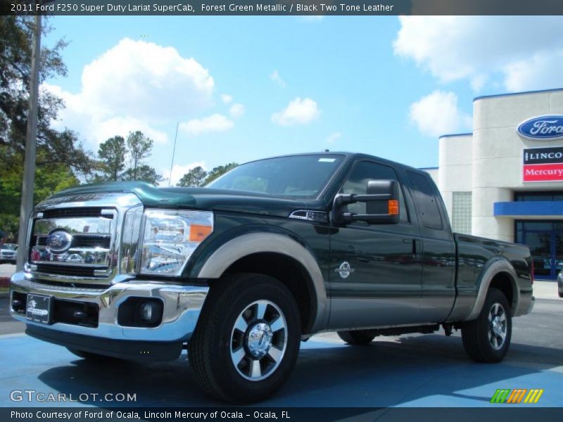 Front 3/4 View of 2011 F250 Super Duty Lariat SuperCab