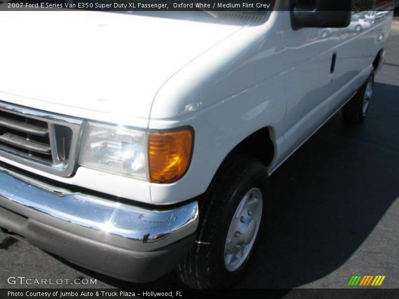 Oxford White / Medium Flint Grey 2007 Ford E Series Van E350 Super Duty XL Passenger